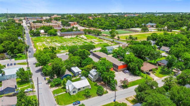 1518 16th Street A, Huntsville, TX 77340