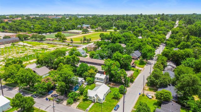 1518 16th Street A, Huntsville, TX 77340