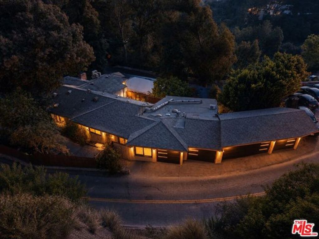 2451 Nichols Canyon Road, Los Angeles, CA 90046