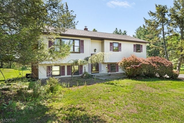 6 STRUBLE PL., Wantage Twp., NJ 07461
