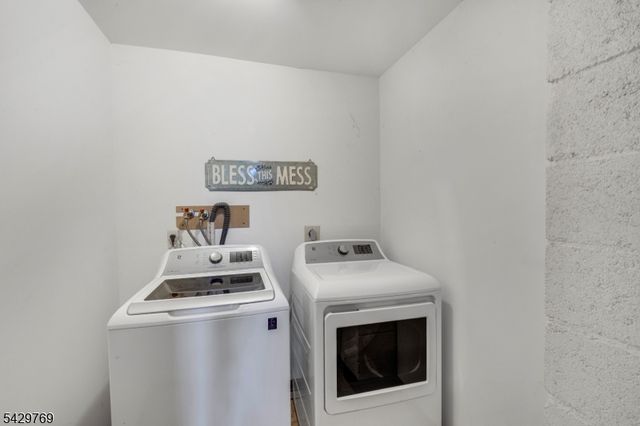6 STRUBLE PL., Wantage Twp., NJ 07461