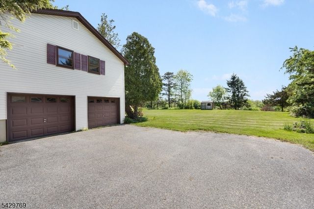 6 STRUBLE PL., Wantage Twp., NJ 07461