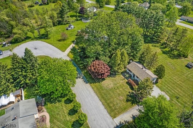 6 STRUBLE PL., Wantage Twp., NJ 07461