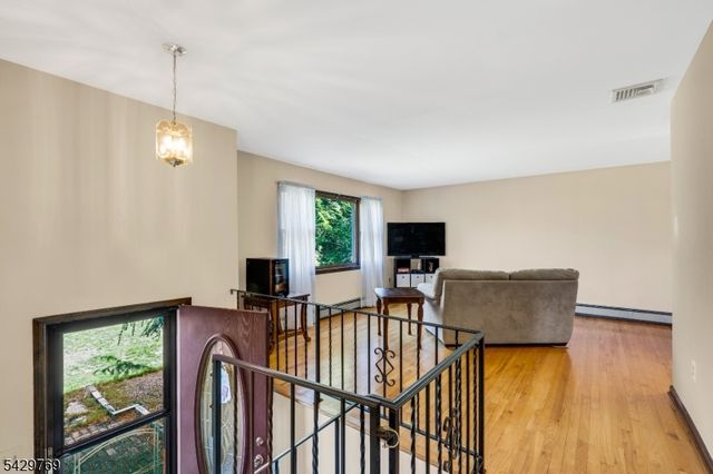 6 STRUBLE PL., Wantage Twp., NJ 07461
