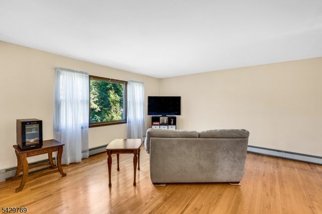 6 STRUBLE PL., Wantage Twp., NJ 07461