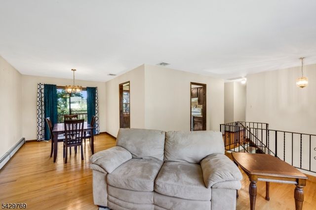 6 STRUBLE PL., Wantage Twp., NJ 07461