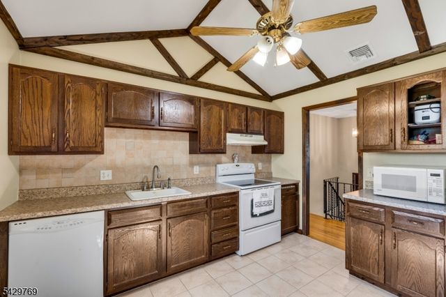 6 STRUBLE PL., Wantage Twp., NJ 07461