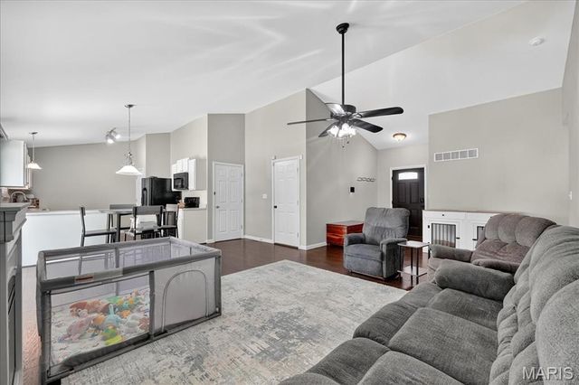 547 Great Oaks Meadow Drive, Wentzville, MO 63385