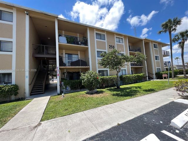 250 W Palm Cir W 204, Pembroke Pines, FL 33025