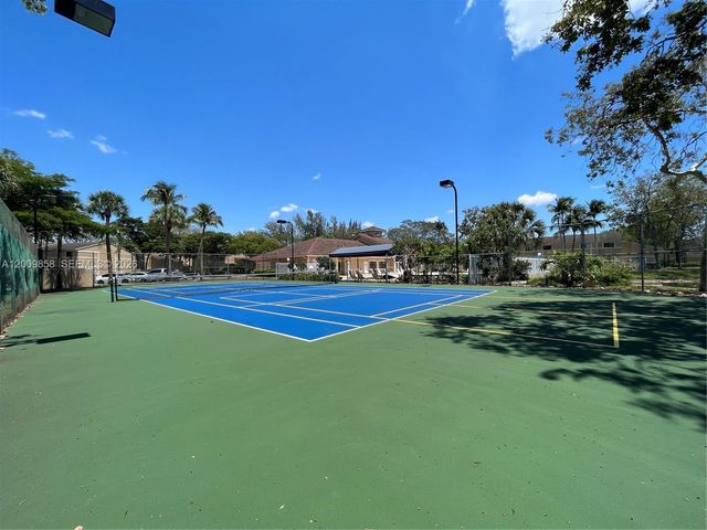 250 W Palm Cir W 204, Pembroke Pines, FL 33025