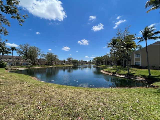250 W Palm Cir W 204, Pembroke Pines, FL 33025