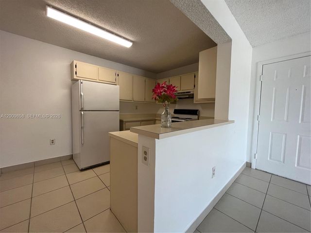 250 W Palm Cir W 204, Pembroke Pines, FL 33025