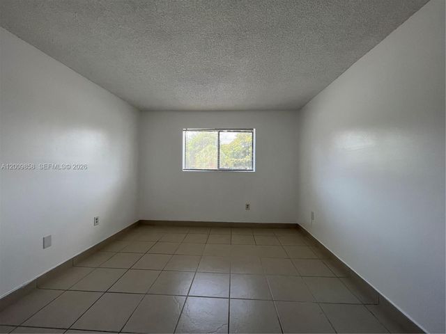 250 W Palm Cir W 204, Pembroke Pines, FL 33025