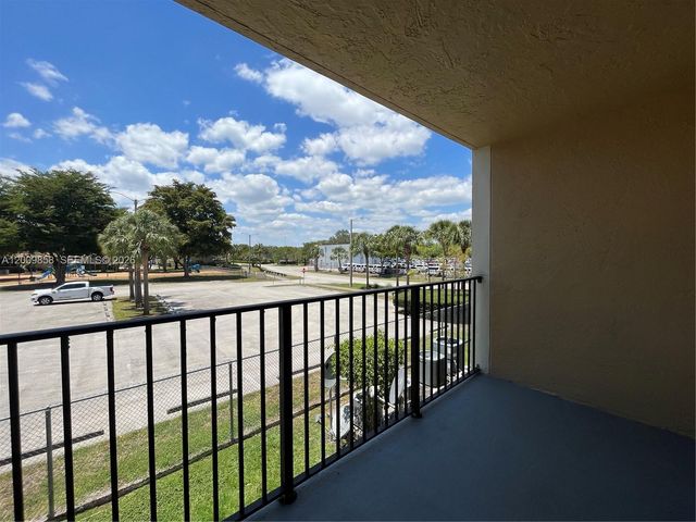 250 W Palm Cir W 204, Pembroke Pines, FL 33025