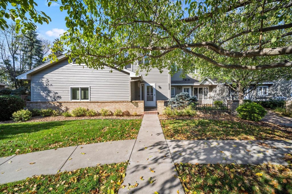 8022 W 111th Street, Bloomington, MN 55438