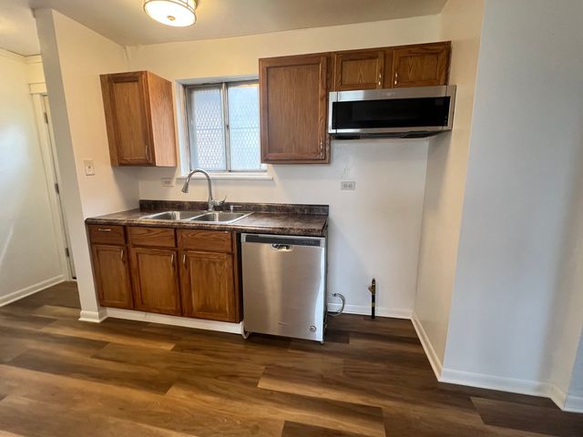 8815 S Halsted Street, Chicago, IL 60620