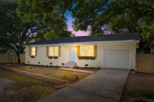 2708 Crestline Drive, North Charleston, SC 29405