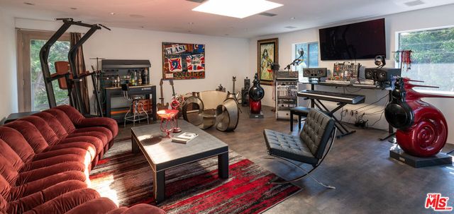 1545 Sunset Plaza Drive, Los Angeles, CA 90069