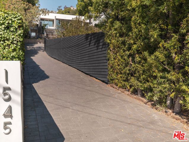 1545 Sunset Plaza Drive, Los Angeles, CA 90069