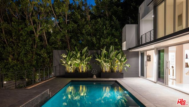 1545 Sunset Plaza Drive, Los Angeles, CA 90069