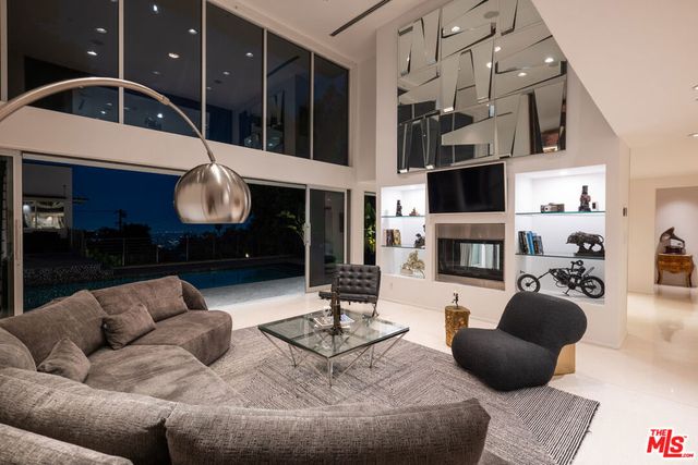 1545 Sunset Plaza Drive, Los Angeles, CA 90069