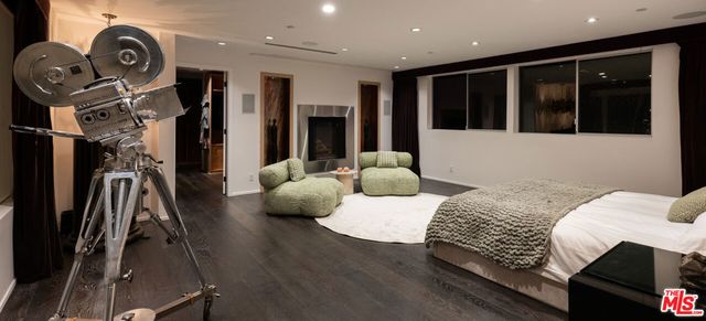 1545 Sunset Plaza Drive, Los Angeles, CA 90069