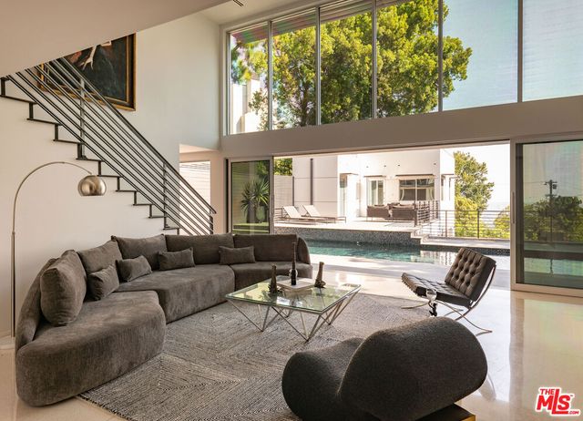 1545 Sunset Plaza Drive, Los Angeles, CA 90069