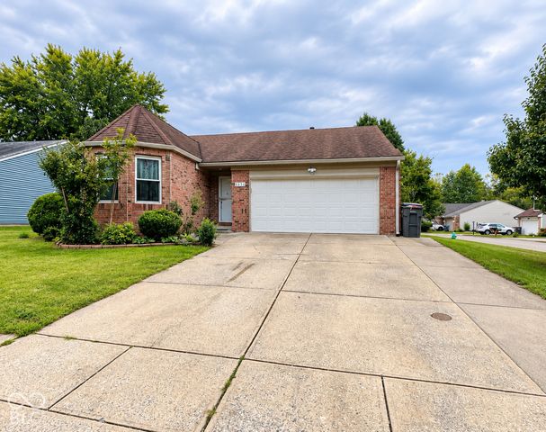 8830 Summer Walk Drive E, Indianapolis, IN 46227