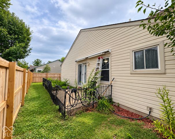 8830 Summer Walk Drive E, Indianapolis, IN 46227