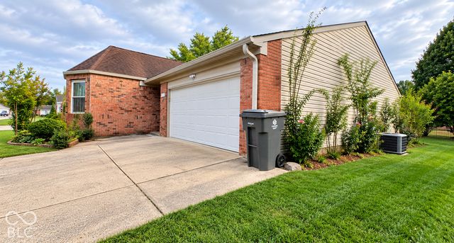 8830 Summer Walk Drive E, Indianapolis, IN 46227