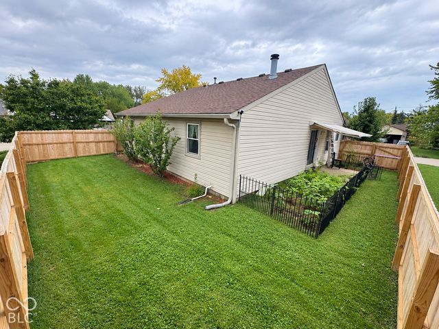 8830 Summer Walk Drive E, Indianapolis, IN 46227