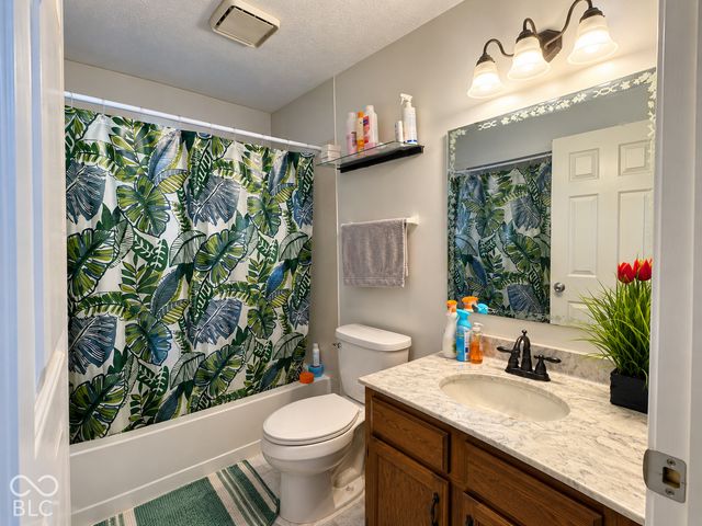 8830 Summer Walk Drive E, Indianapolis, IN 46227