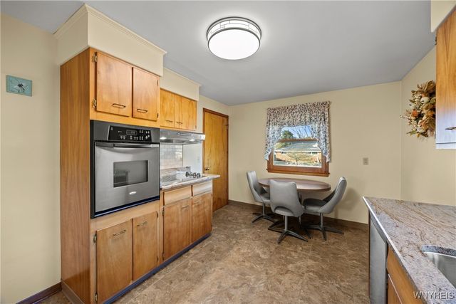 28 Larkwood Road, West Seneca, NY 14224