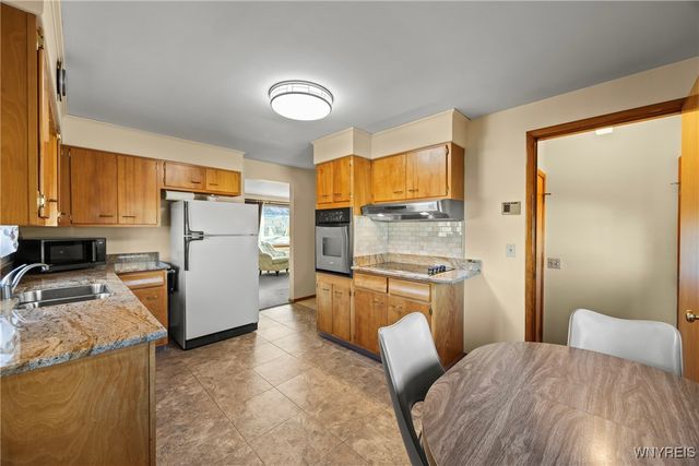 28 Larkwood Road, West Seneca, NY 14224