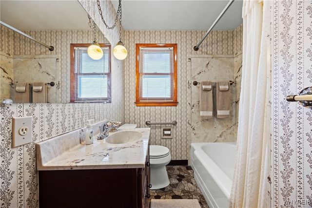 28 Larkwood Road, West Seneca, NY 14224