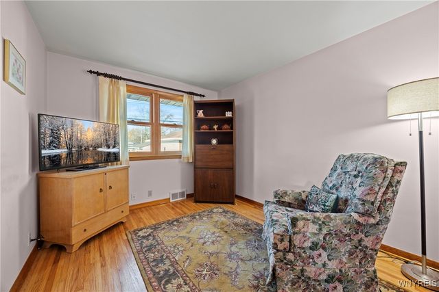 28 Larkwood Road, West Seneca, NY 14224