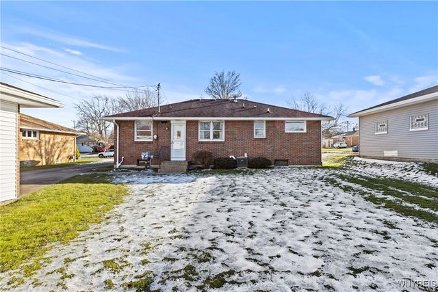 28 Larkwood Road, West Seneca, NY 14224