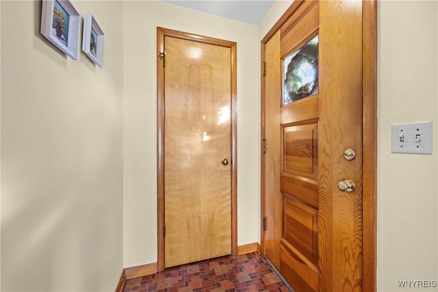 28 Larkwood Road, West Seneca, NY 14224