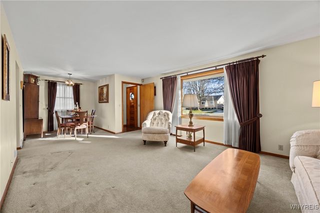 28 Larkwood Road, West Seneca, NY 14224