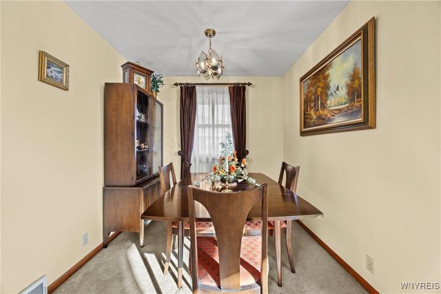 28 Larkwood Road, West Seneca, NY 14224