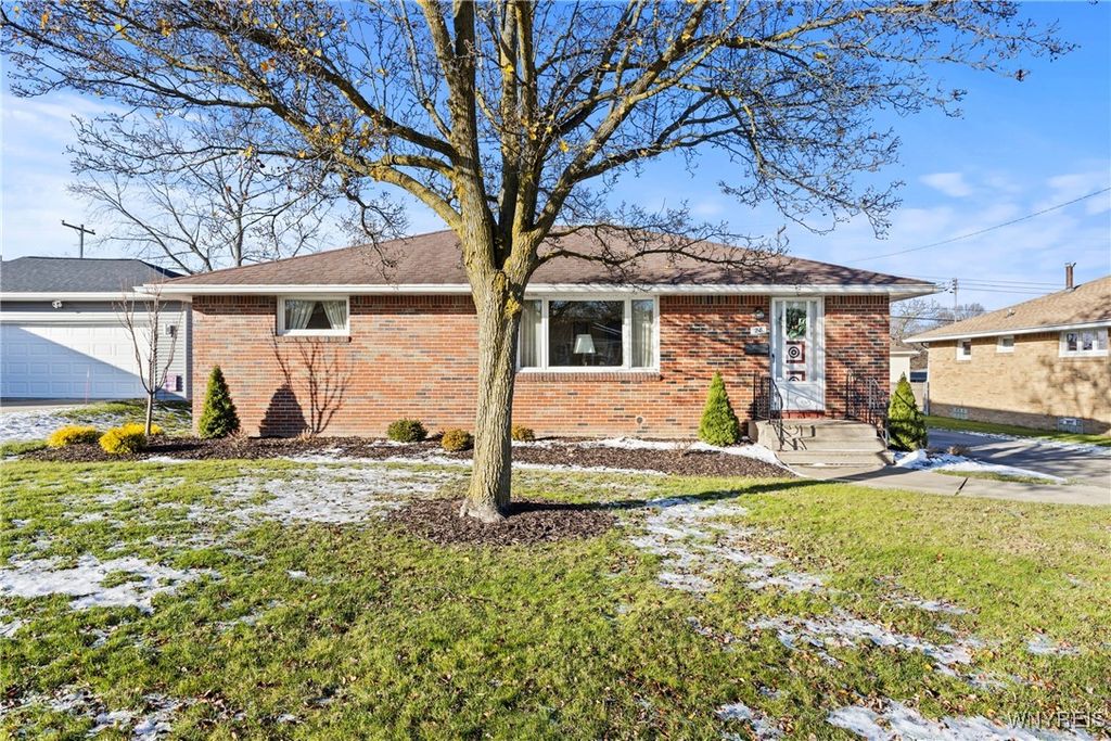 28 Larkwood Road, West Seneca, NY 14224