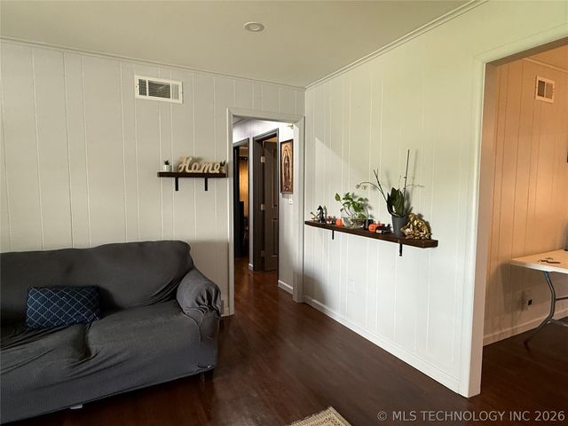8944 E Newton Street, Tulsa, OK 74115