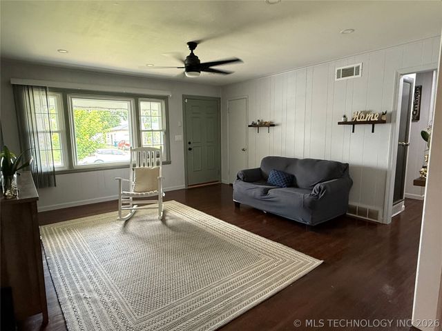 8944 E Newton Street, Tulsa, OK 74115