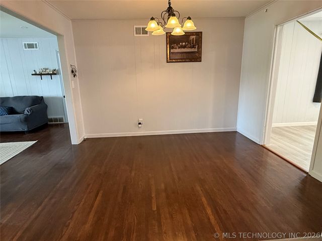 8944 E Newton Street, Tulsa, OK 74115