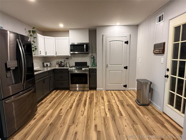 8944 E Newton Street, Tulsa, OK 74115