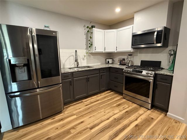 8944 E Newton Street, Tulsa, OK 74115