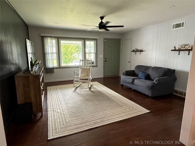 8944 E Newton Street, Tulsa, OK 74115
