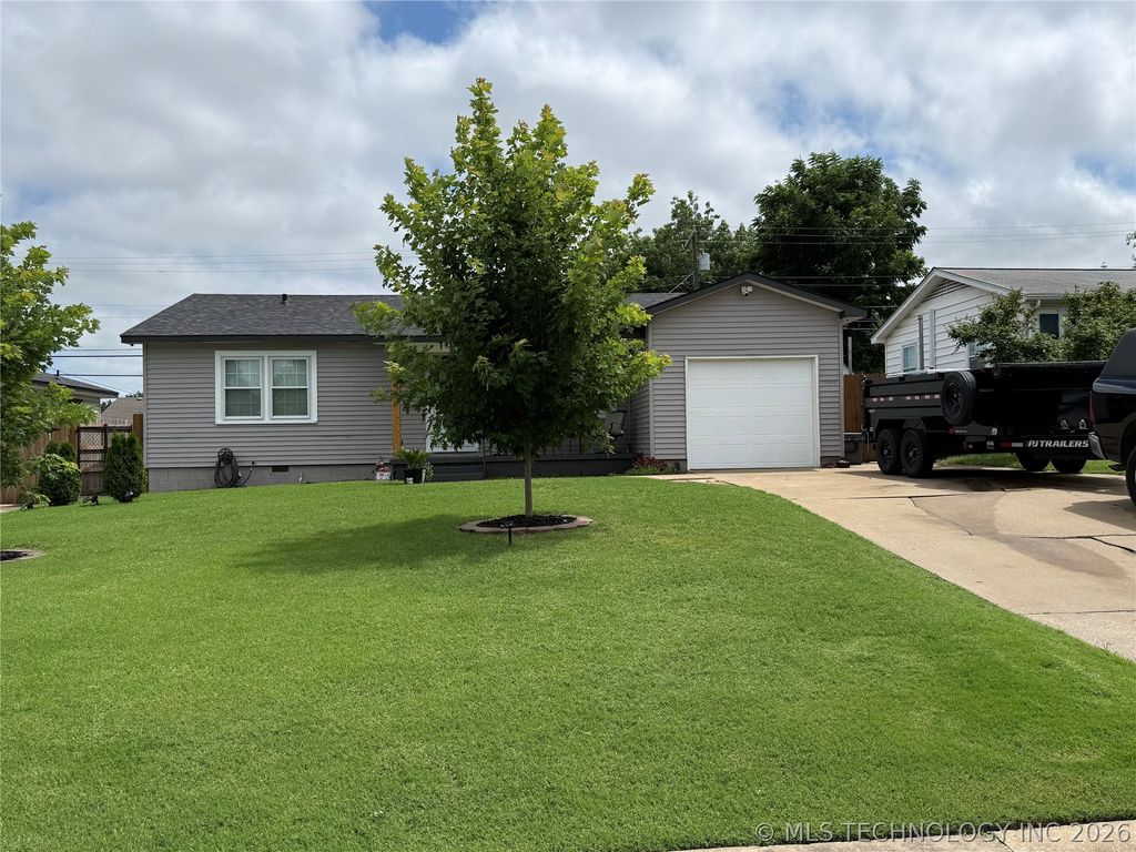 8944 E Newton Street, Tulsa, OK 74115