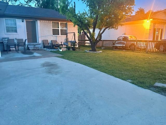 2621 W Walnut Street, Garland, TX 75042