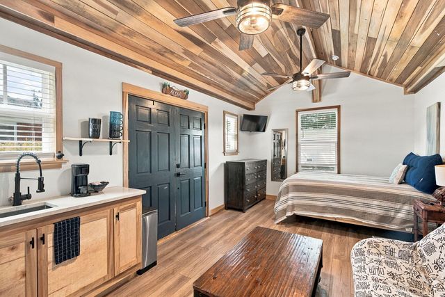 1052 Harbor View Road, Charleston, SC 29412